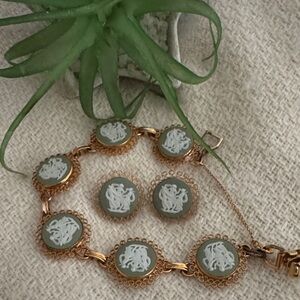 Vintage Elegant Gold and Green Cameo Bracelet & Earring Set